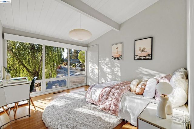 4985 Hedge Ln, Oakland, CA 94602