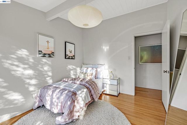 4985 Hedge Ln, Oakland, CA 94602