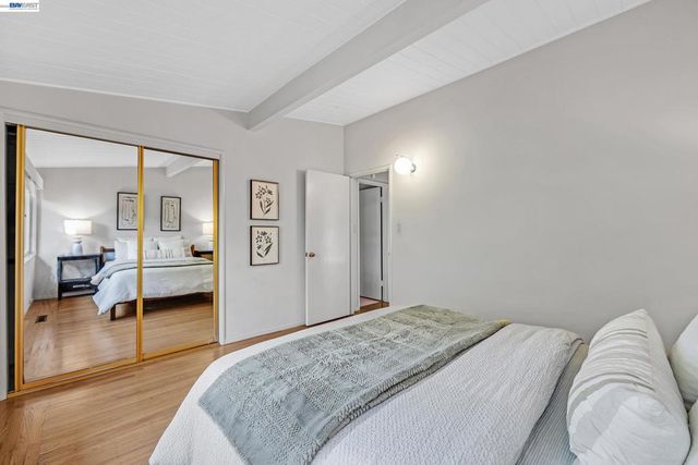 4985 Hedge Ln, Oakland, CA 94602