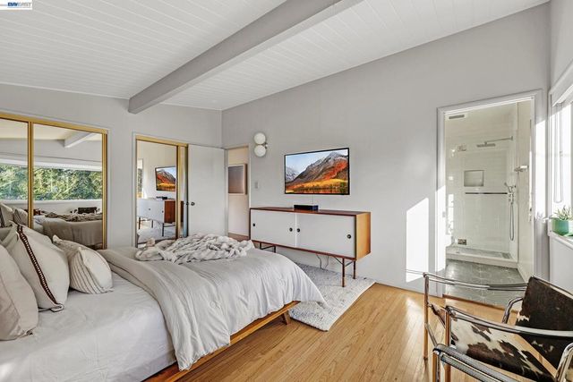 4985 Hedge Ln, Oakland, CA 94602