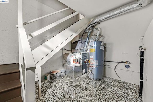 4985 Hedge Ln, Oakland, CA 94602