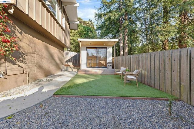 4985 Hedge Ln, Oakland, CA 94602