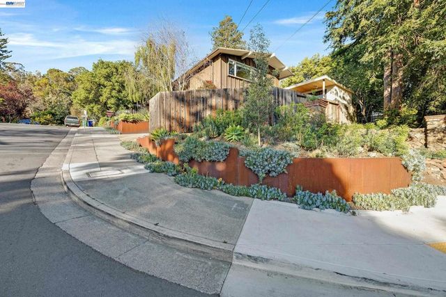 4985 Hedge Ln, Oakland, CA 94602