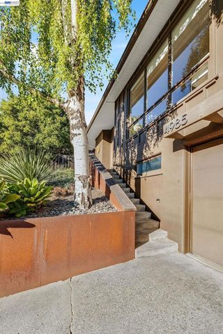 4985 Hedge Ln, Oakland, CA 94602