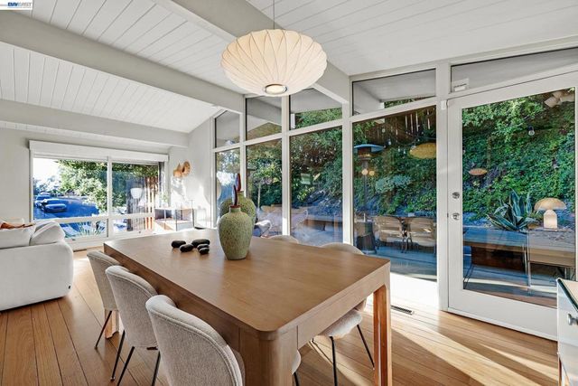 4985 Hedge Ln, Oakland, CA 94602