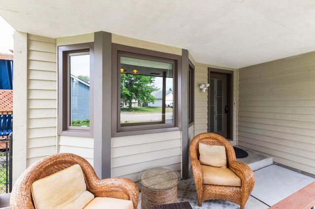 7419 52nd Street N, Oakdale, MN 55128