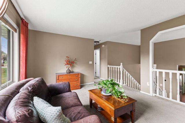 7419 52nd Street N, Oakdale, MN 55128