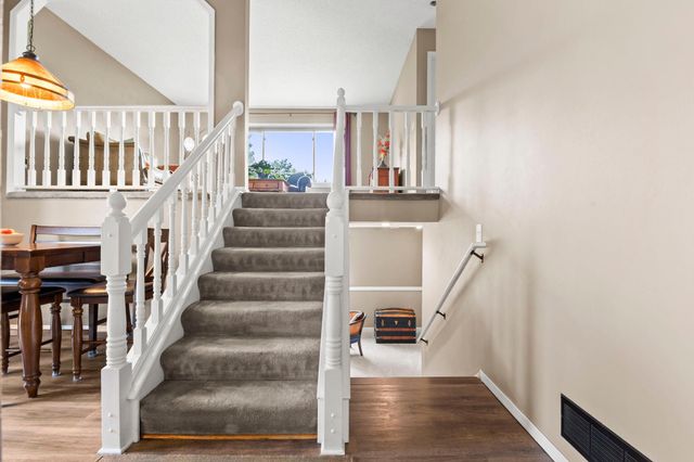 7419 52nd Street N, Oakdale, MN 55128