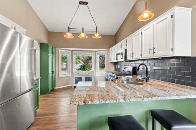 7419 52nd Street N, Oakdale, MN 55128
