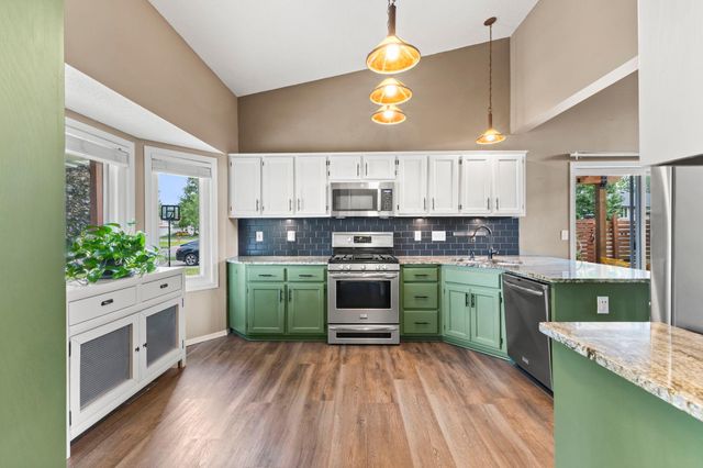 7419 52nd Street N, Oakdale, MN 55128