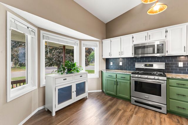 7419 52nd Street N, Oakdale, MN 55128