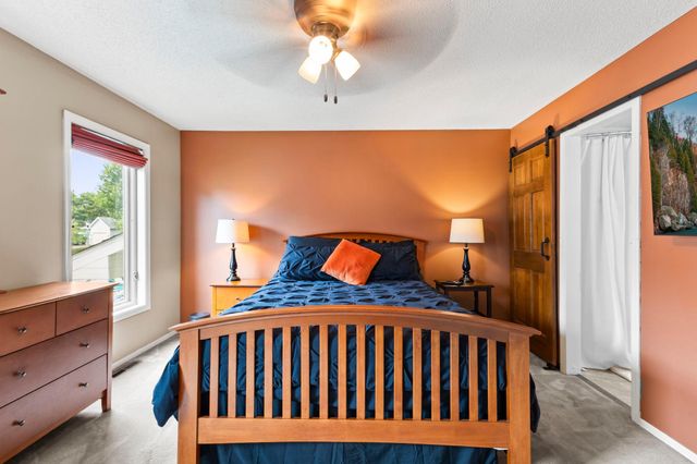7419 52nd Street N, Oakdale, MN 55128