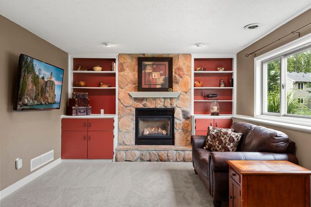 7419 52nd Street N, Oakdale, MN 55128