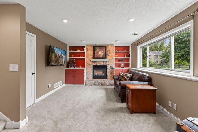 7419 52nd Street N, Oakdale, MN 55128