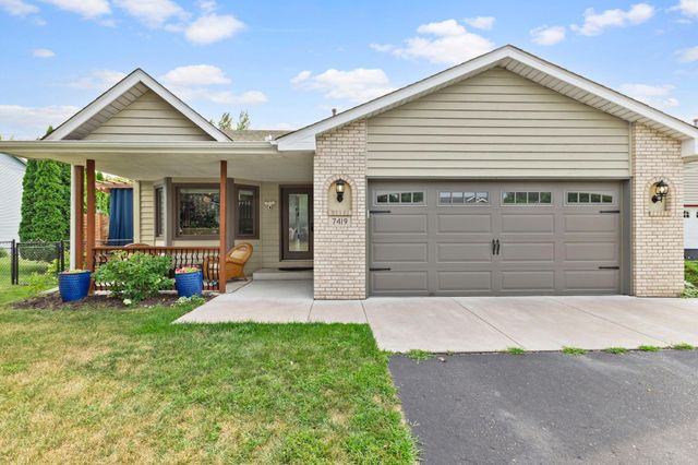 7419 52nd Street N, Oakdale, MN 55128