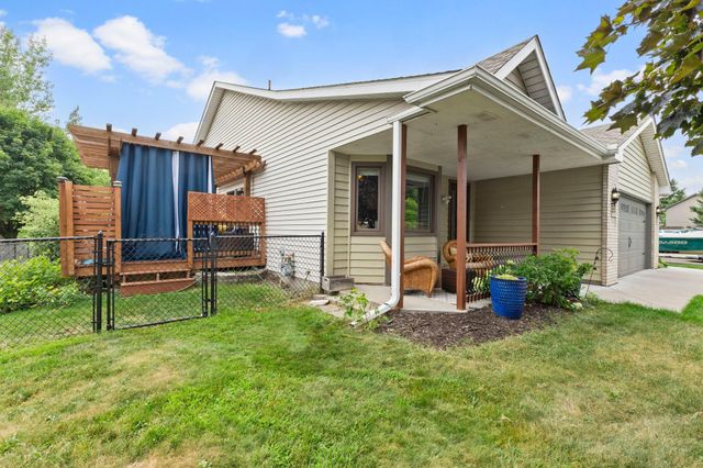 7419 52nd Street N, Oakdale, MN 55128