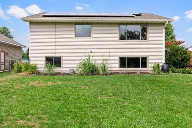 7419 52nd Street N, Oakdale, MN 55128