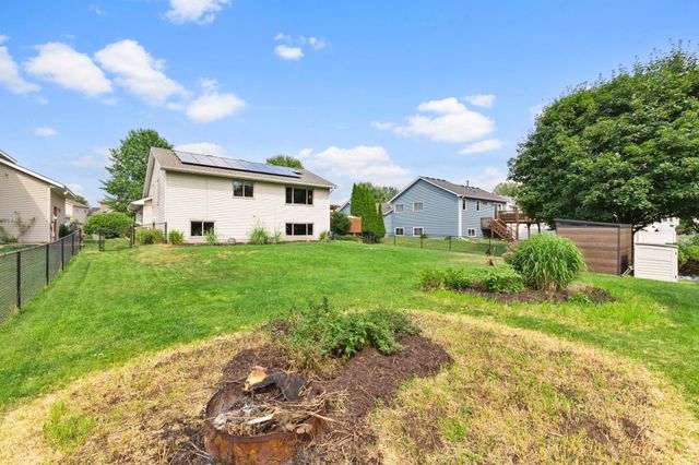 7419 52nd Street N, Oakdale, MN 55128