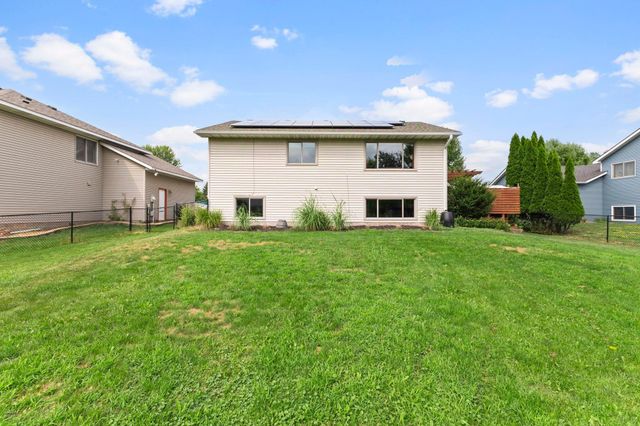 7419 52nd Street N, Oakdale, MN 55128