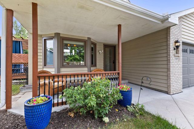 7419 52nd Street N, Oakdale, MN 55128