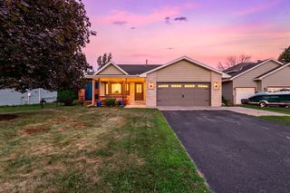 7419 52nd Street N, Oakdale, MN 55128