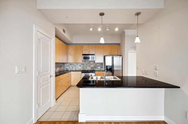 3333 Allen Parkway 1607, Houston, TX 77019