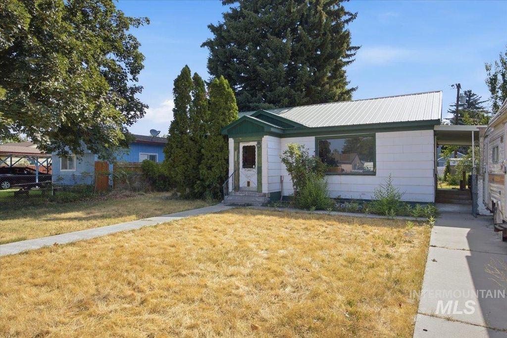 1234 Colorado St, Gooding, ID 83330 photo 2