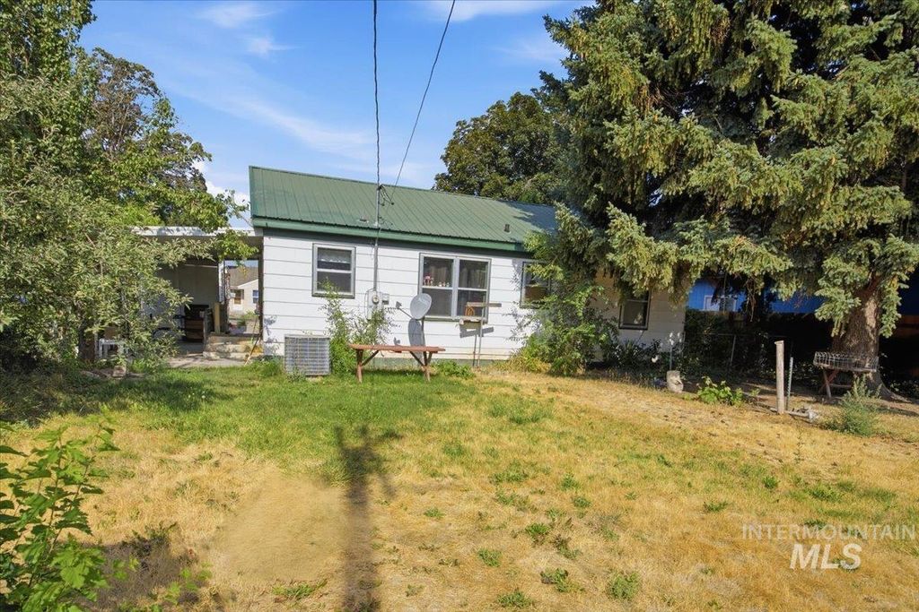 1234 Colorado St, Gooding, ID 83330 photo 3