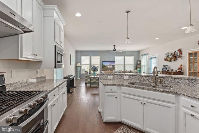 6036 AVERY POINT DR, Fredericksburg, VA 22406