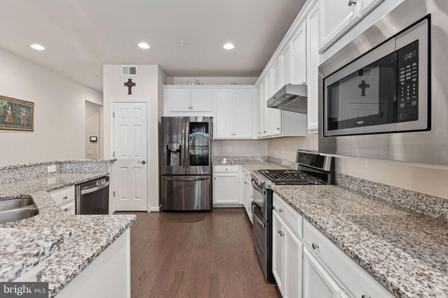 6036 AVERY POINT DR, Fredericksburg, VA 22406