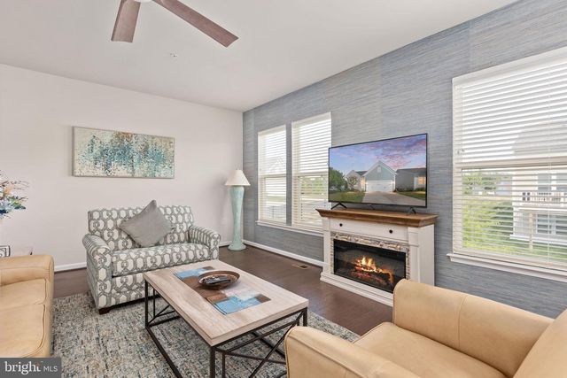 6036 AVERY POINT DR, Fredericksburg, VA 22406