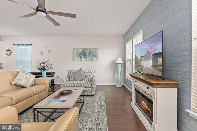 6036 AVERY POINT DR, Fredericksburg, VA 22406
