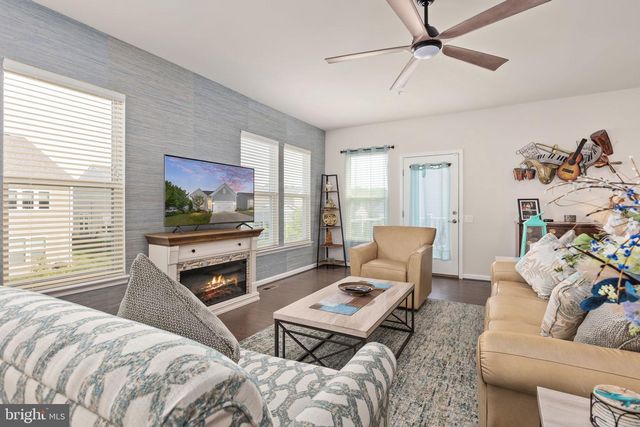 6036 AVERY POINT DR, Fredericksburg, VA 22406