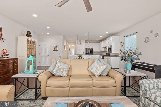 6036 AVERY POINT DR, Fredericksburg, VA 22406
