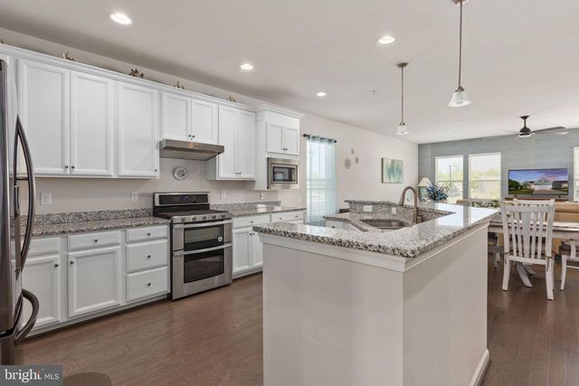 6036 AVERY POINT DR, Fredericksburg, VA 22406