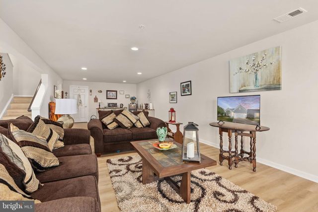 6036 AVERY POINT DR, Fredericksburg, VA 22406