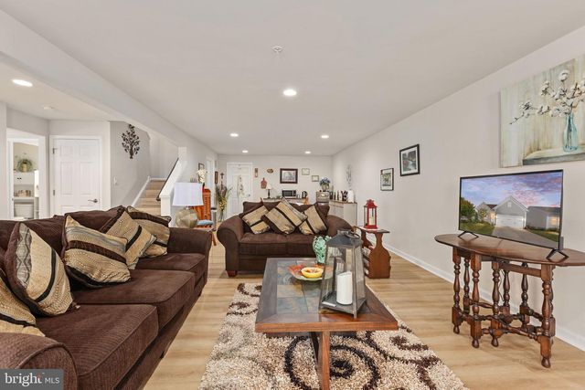 6036 AVERY POINT DR, Fredericksburg, VA 22406