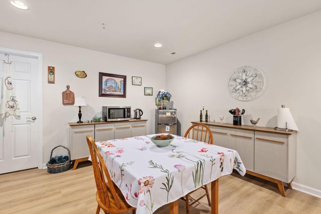 6036 AVERY POINT DR, Fredericksburg, VA 22406