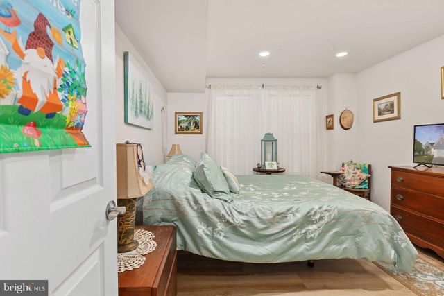 6036 AVERY POINT DR, Fredericksburg, VA 22406