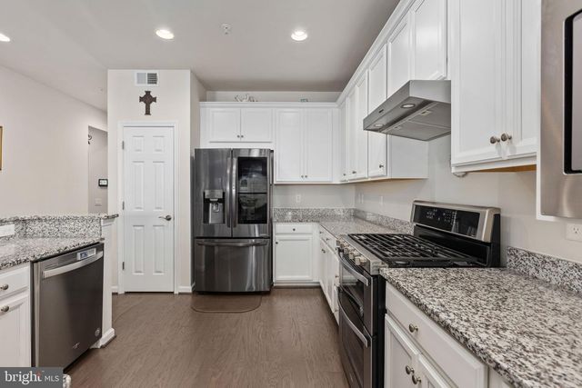 6036 AVERY POINT DR, Fredericksburg, VA 22406