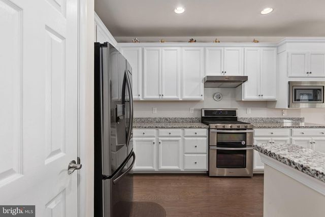 6036 AVERY POINT DR, Fredericksburg, VA 22406