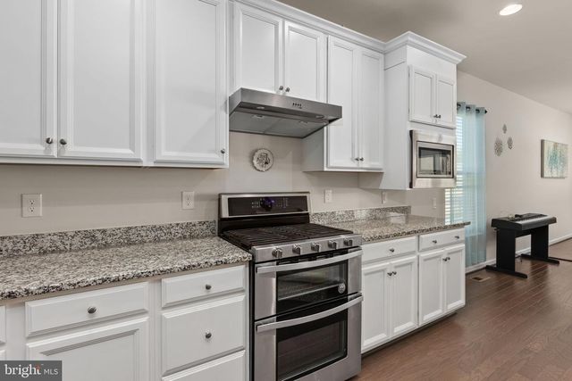 6036 AVERY POINT DR, Fredericksburg, VA 22406