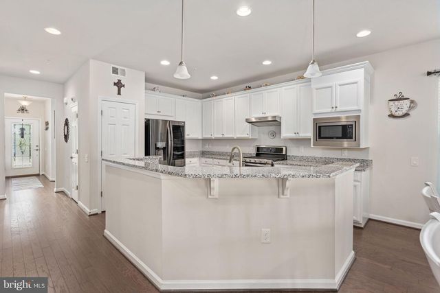 6036 AVERY POINT DR, Fredericksburg, VA 22406