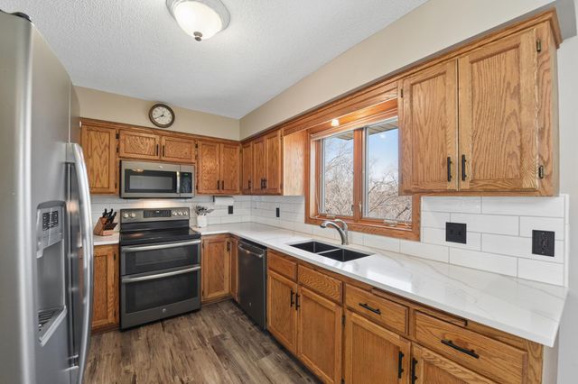 4023 Hadley Avenue N, Oakdale, MN 55128