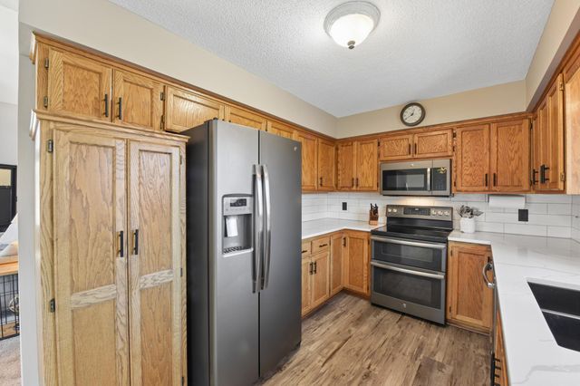 4023 Hadley Avenue N, Oakdale, MN 55128