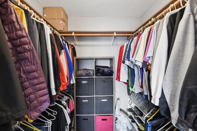 4023 Hadley Avenue N, Oakdale, MN 55128