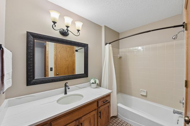 4023 Hadley Avenue N, Oakdale, MN 55128