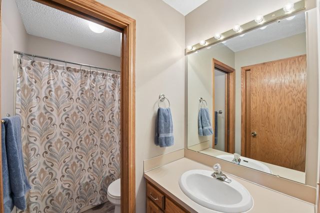 4023 Hadley Avenue N, Oakdale, MN 55128