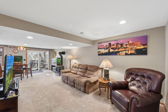 4023 Hadley Avenue N, Oakdale, MN 55128