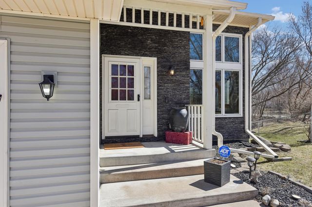 4023 Hadley Avenue N, Oakdale, MN 55128